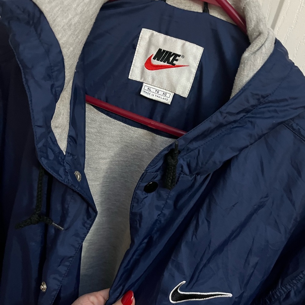 Vintage Nike Men's Deep Blue Hooded Windbreaker - Picture 5 of 5